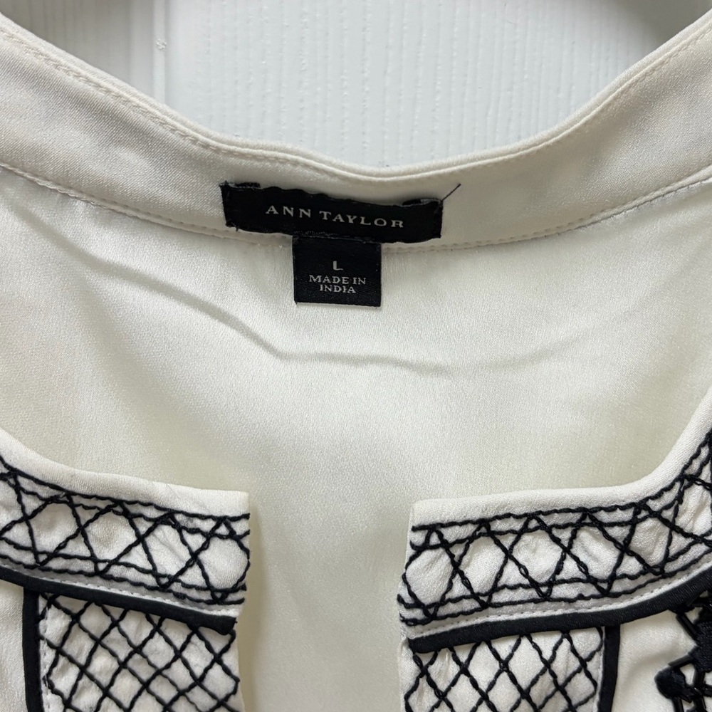 Ann Taylor Cream Blouse with Black Detailing - Picture 2 of 4